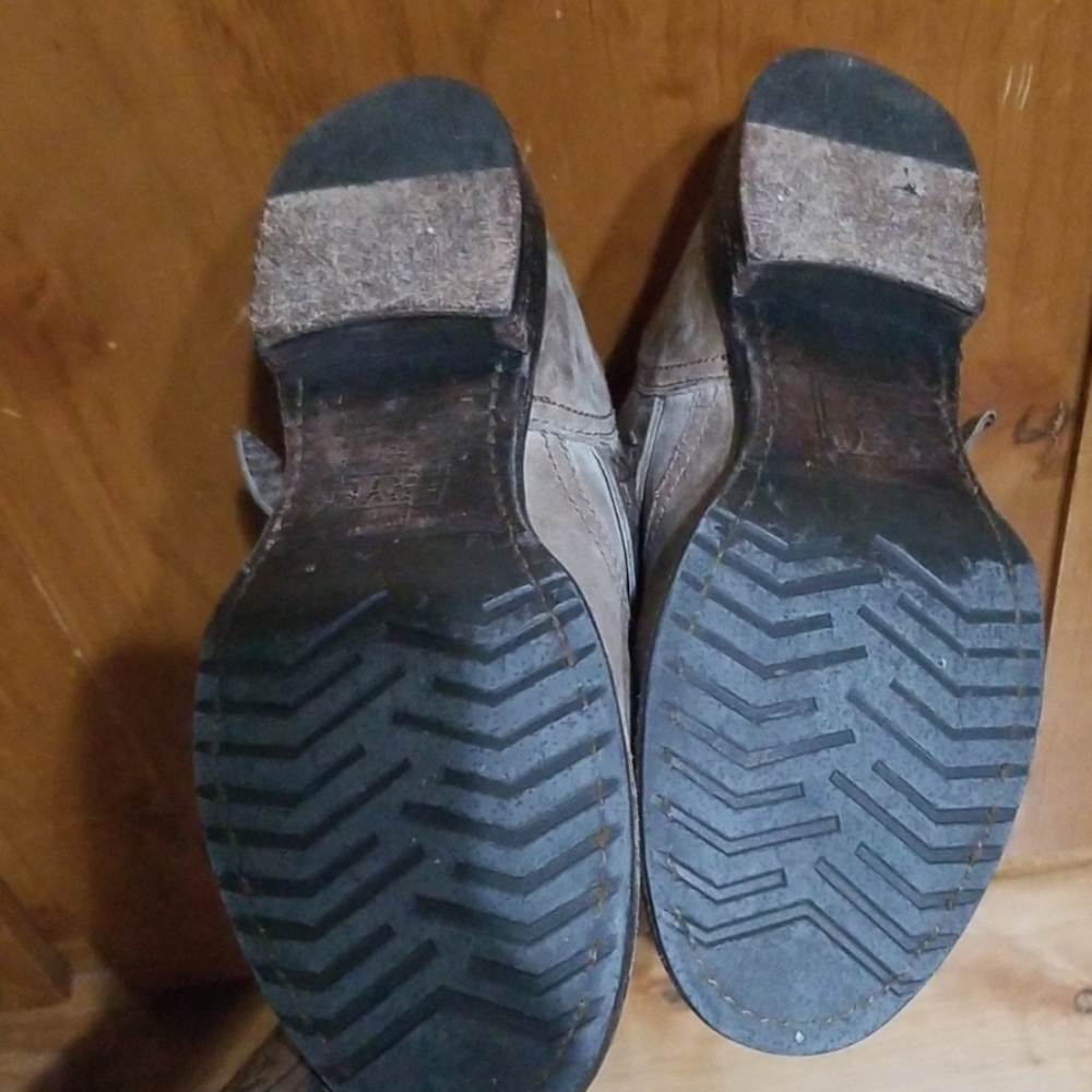 Boots - Picture 4 of 4